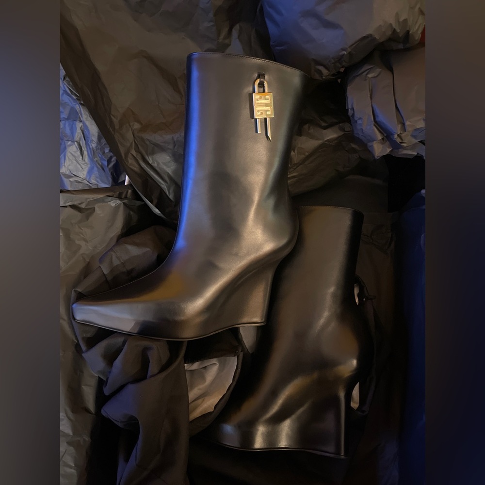 Givenchy G Lock 80 leather wedge short boots in black.